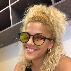 Meet your Posher, Neila